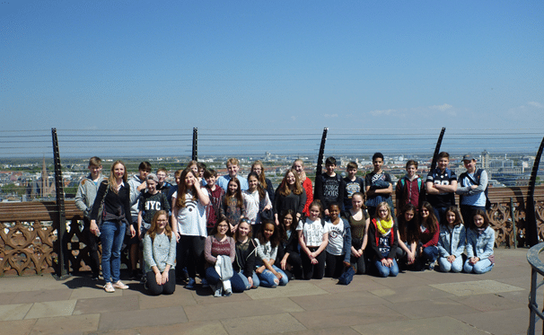 Gruppenfoto auf der Aussichtsplattform des Münsters (Cathédrale Notre-Dame de Strasbourg)